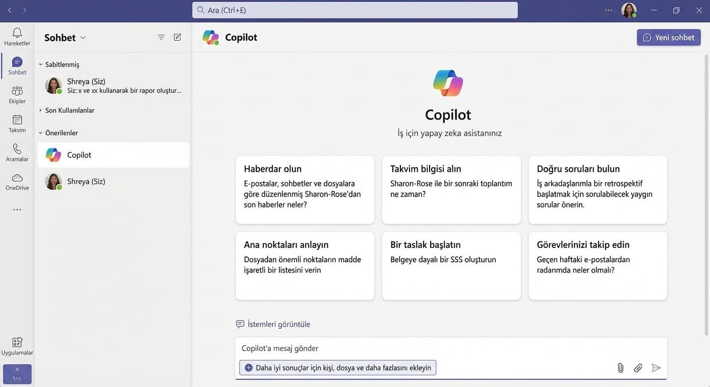 Sol üstte kırmızıyla işaretlenmiş Copilot simgesi ve açık Copilot sohbeti olan Microsoft Teams ekran görüntüsü.