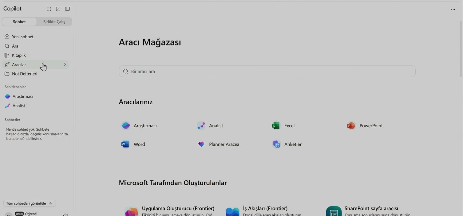 Copilot'taki Agent Store, yerleşik ajanlar arasında Researcher ve Analyst'i gösteriyor