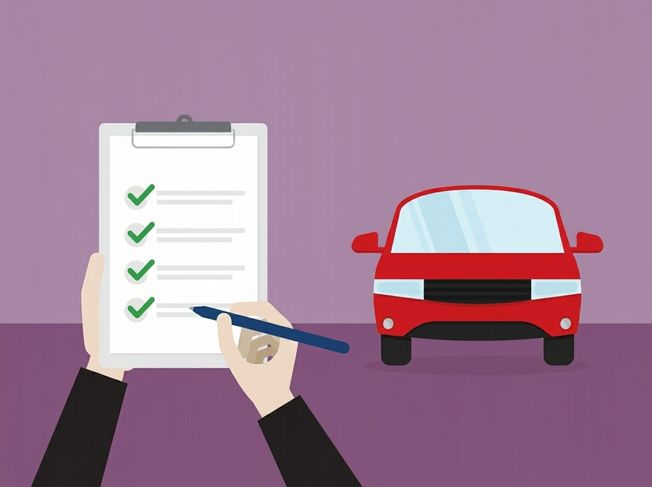 Чекліст поруч із червоним авто, що ілюструє виміри якості даних, застосовані до авто