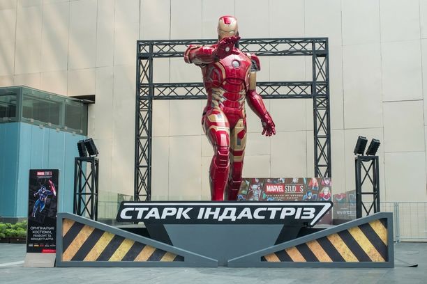 Костюм Iron Man на платформі Stark Industries