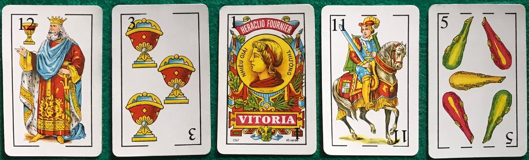 Image with some cards from a Spanish deck of cards.