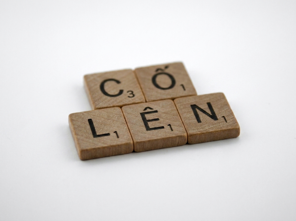 các ô chữ Scrabble ghép thành cụm từ Go For It