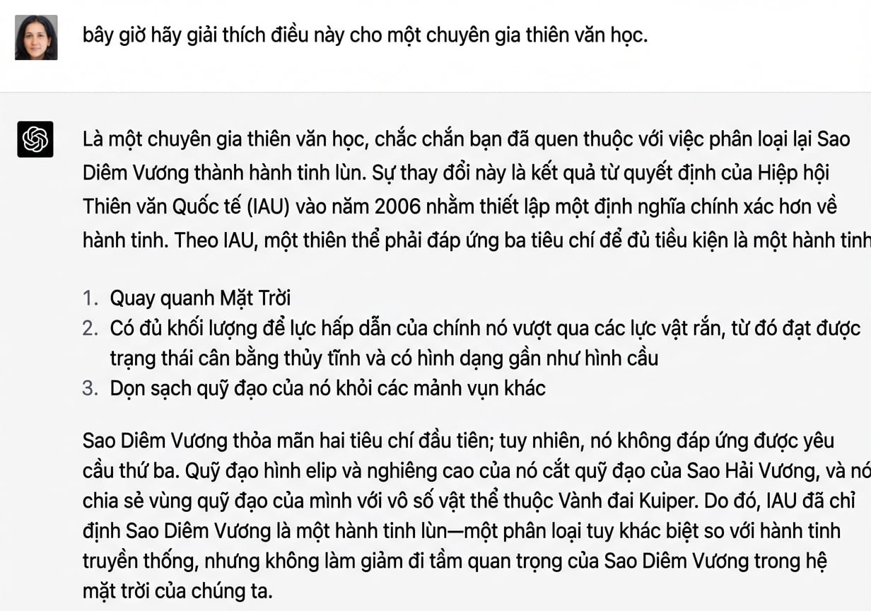 Một đoạn chat mẫu giải thích vì sao Diêm Vương Tinh không còn là hành tinh trong Hệ Mặt Trời cho chuyên gia thiên văn.