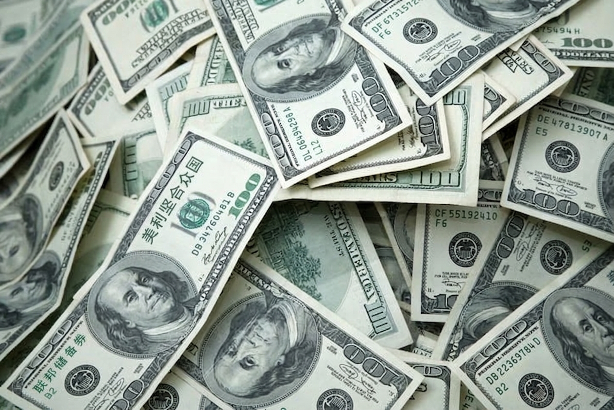 一叠现金