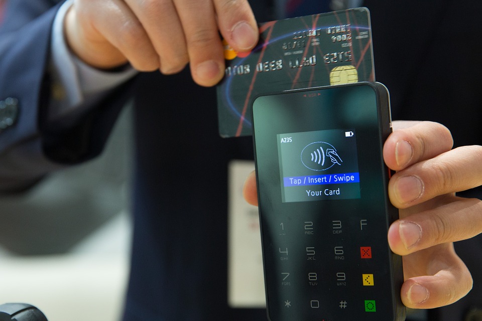 credit-card-swipe