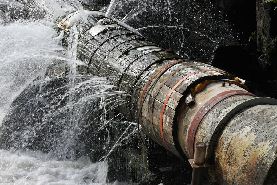 Leaky pipe