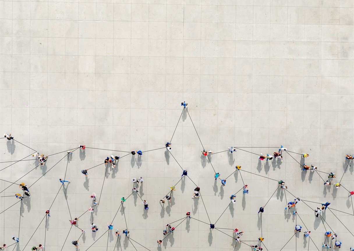 Crowd from above forming a growth graph with lines connecting between them