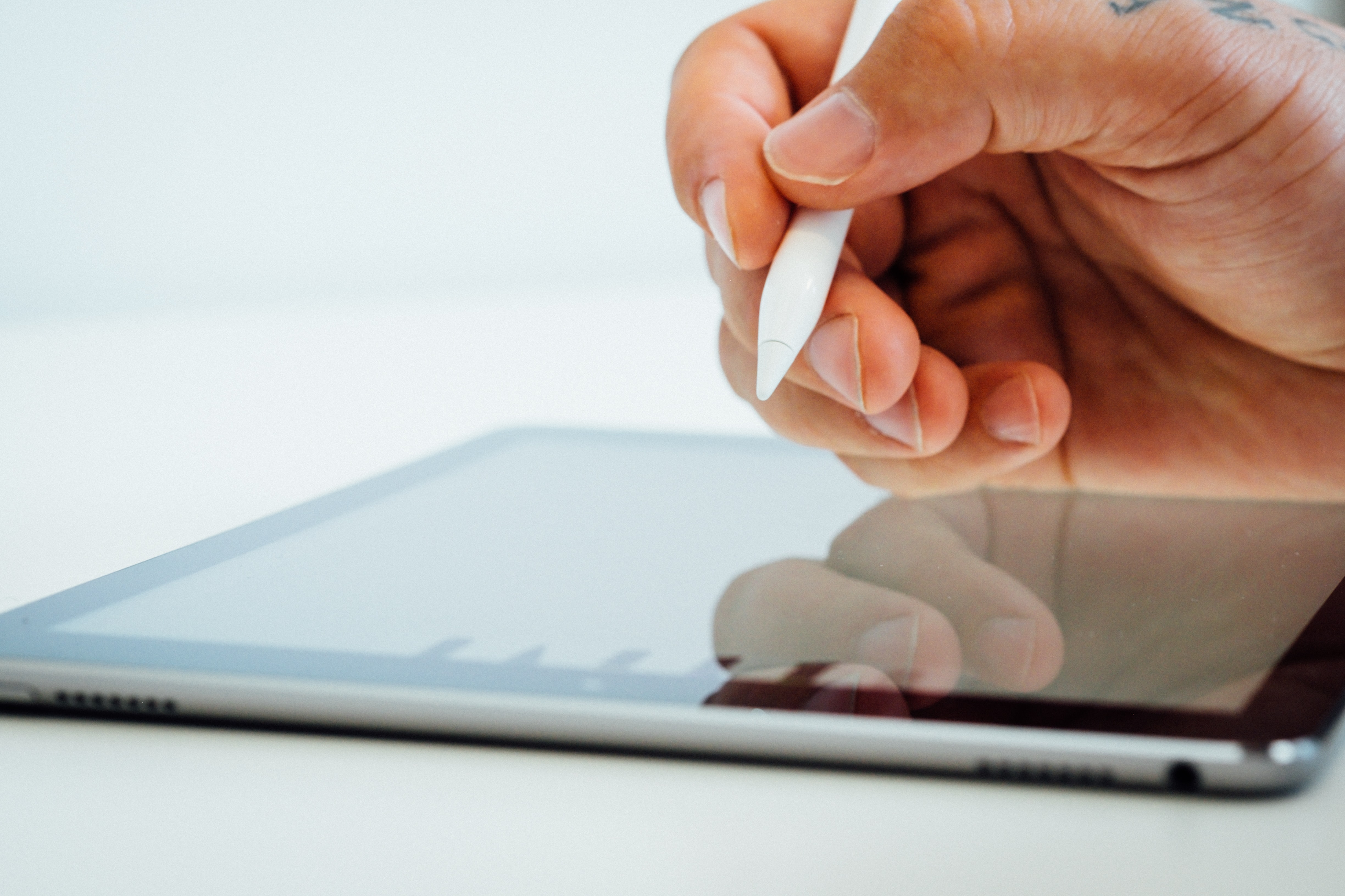 Apple Pencil-Photo by Dose Media on Unsplash