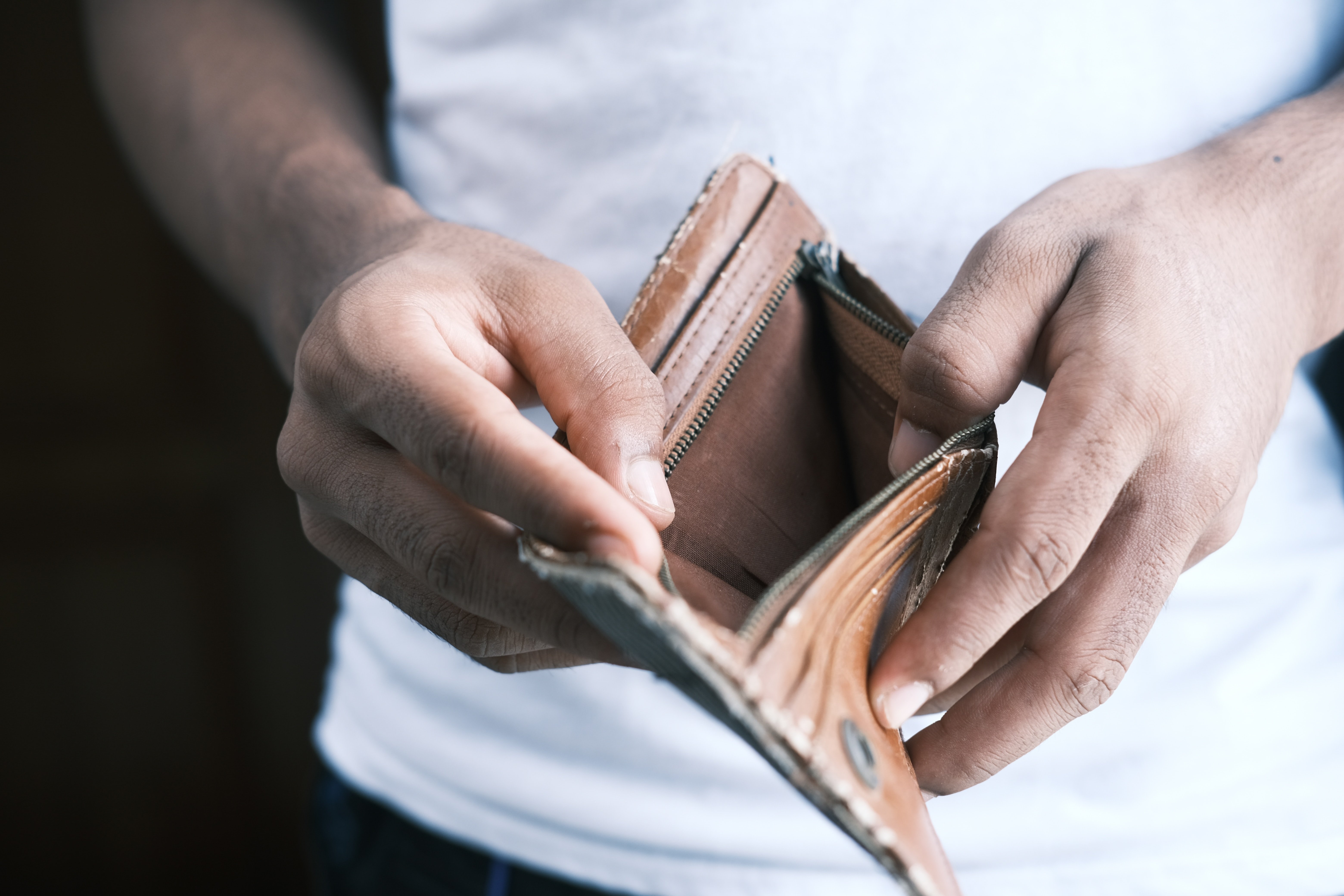 An image of the empty wallet which relates to the loan default prediction.