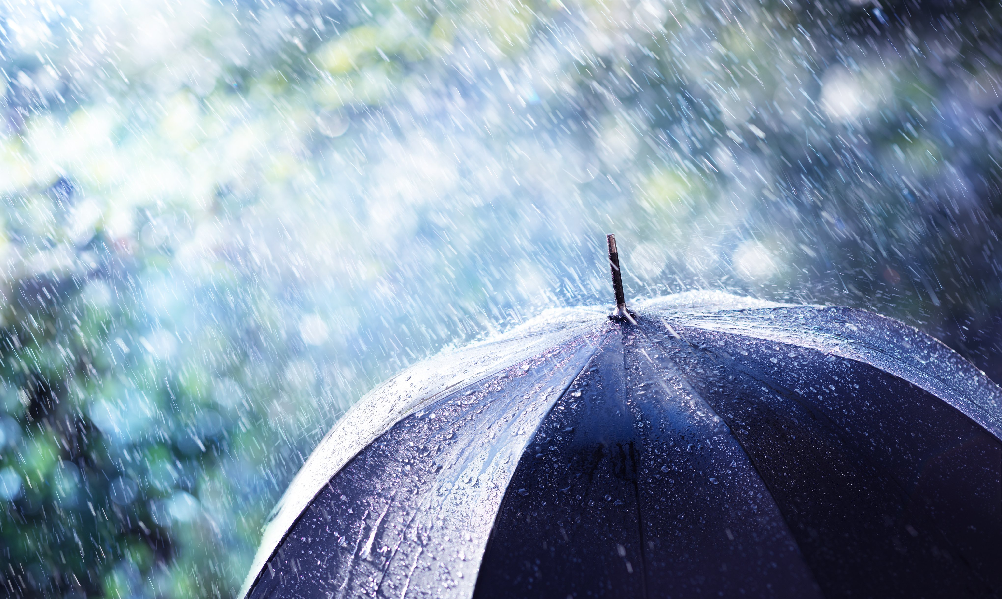 A picture of stormy weather showing the principle of feature relevance in feature selection