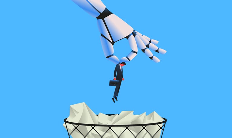 Humain jeté dans des déchets de papier par la main d'un robot
