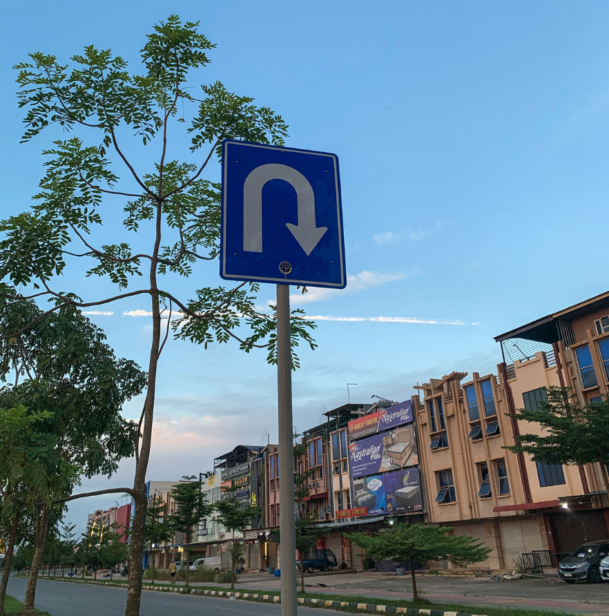 Road sign showing a U-turn